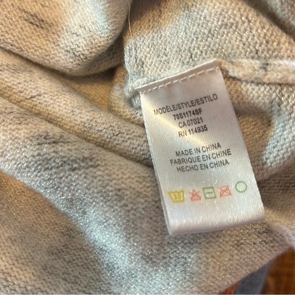 Women’s sweater size small - Picture 5 of 5